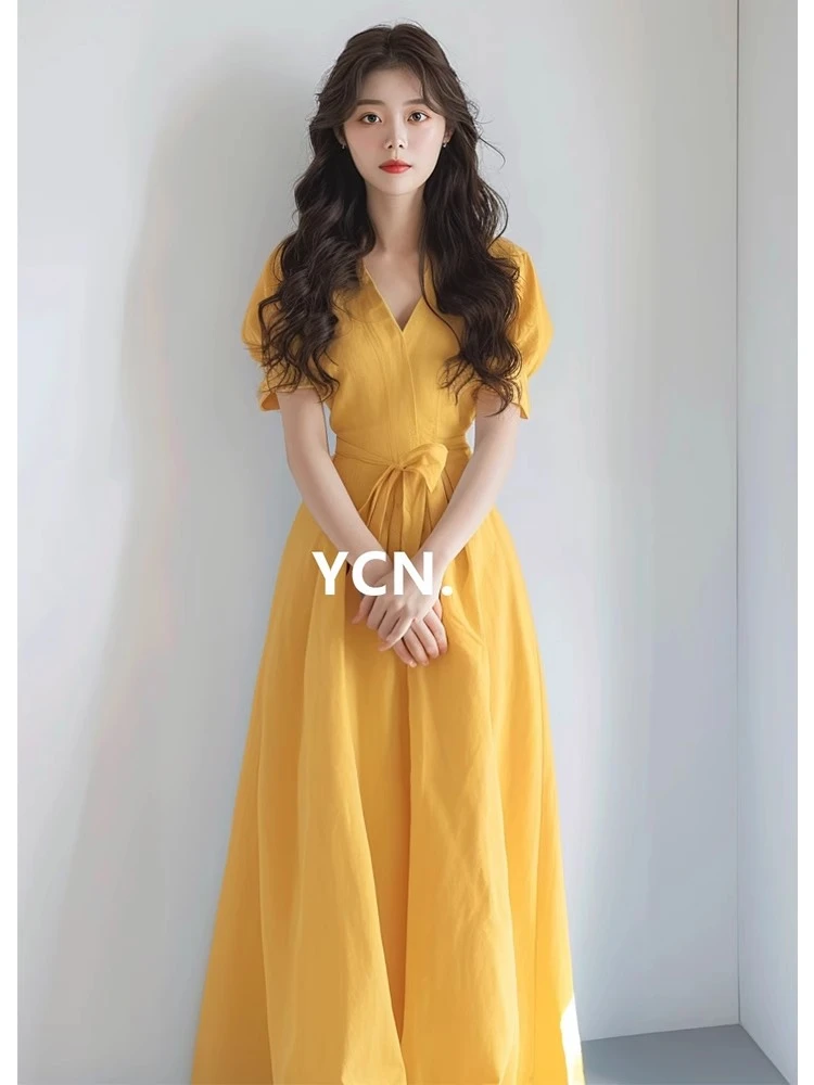 桔梗法式小众设计收腰显瘦气质芒果黄色棉麻V领连衣裙女2025春季