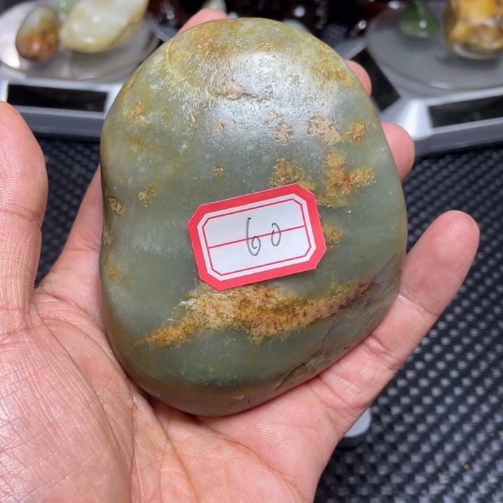 颈饰足铂镶嵌和田玉60