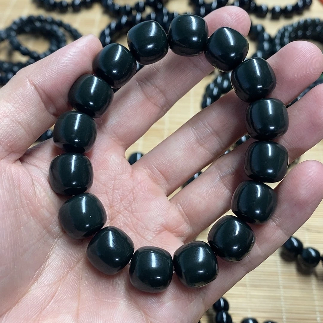 在***滴和田玉未镶嵌手链