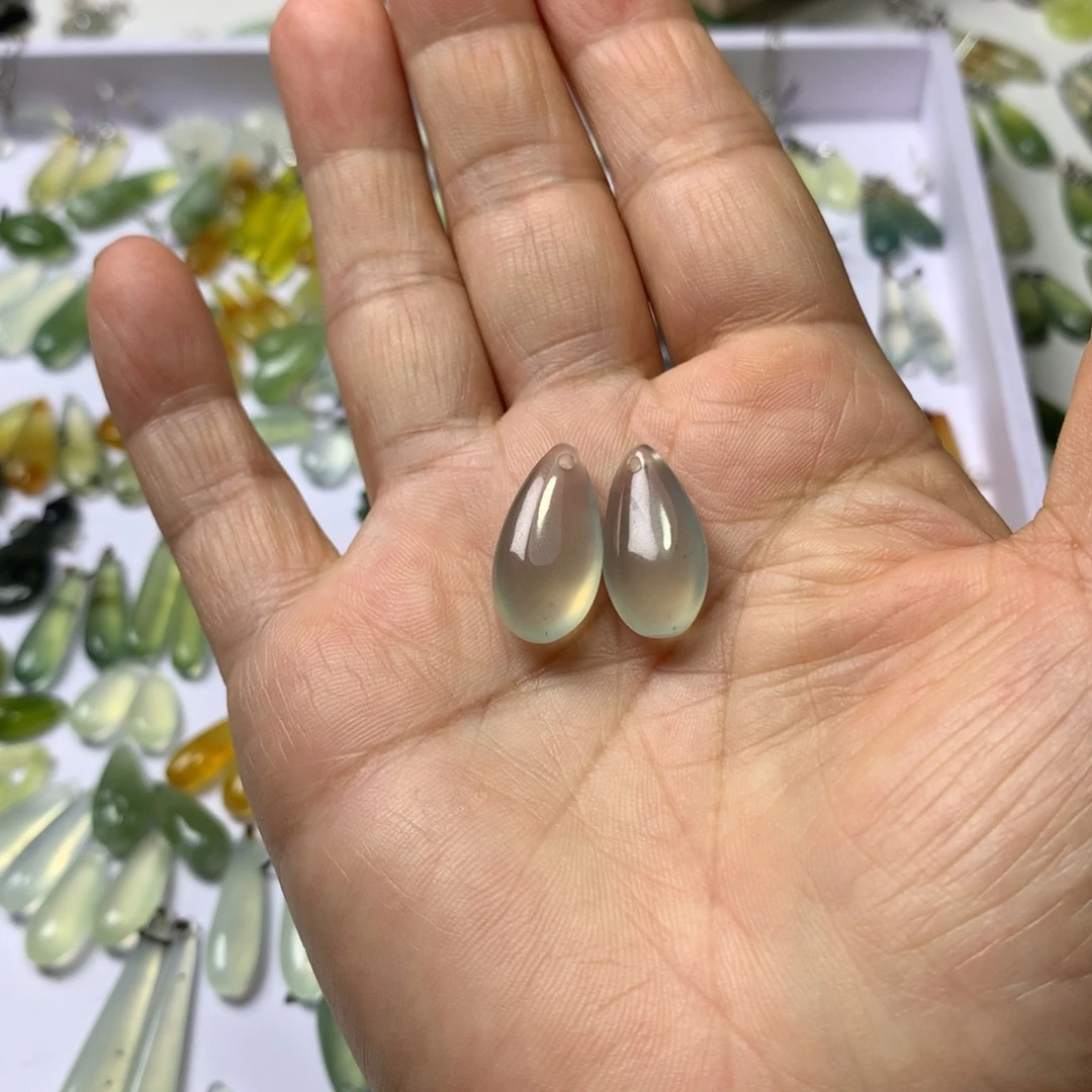 蛇纹石玉未镶嵌耳环