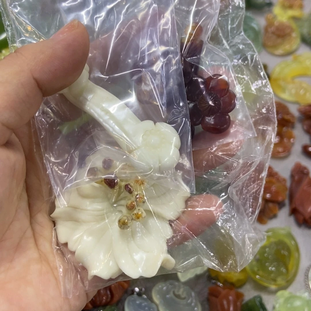 蛇纹石玉未镶嵌挂件我***欣