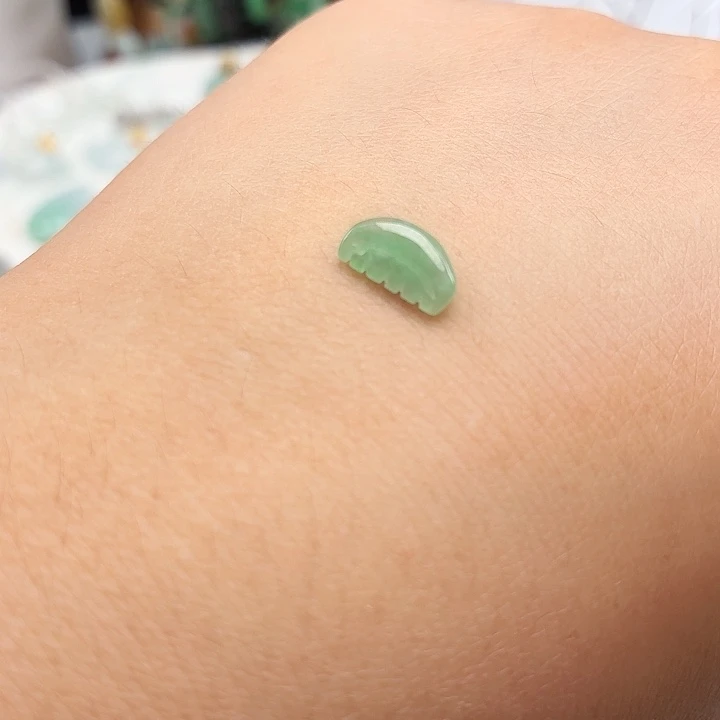 翡翠未镶嵌颈饰木梳果绿