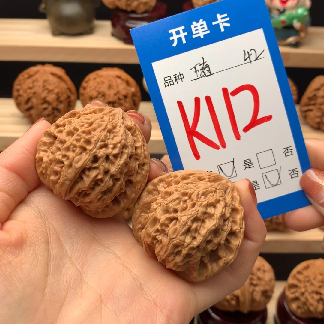 文玩核桃把件112号 王者虎头