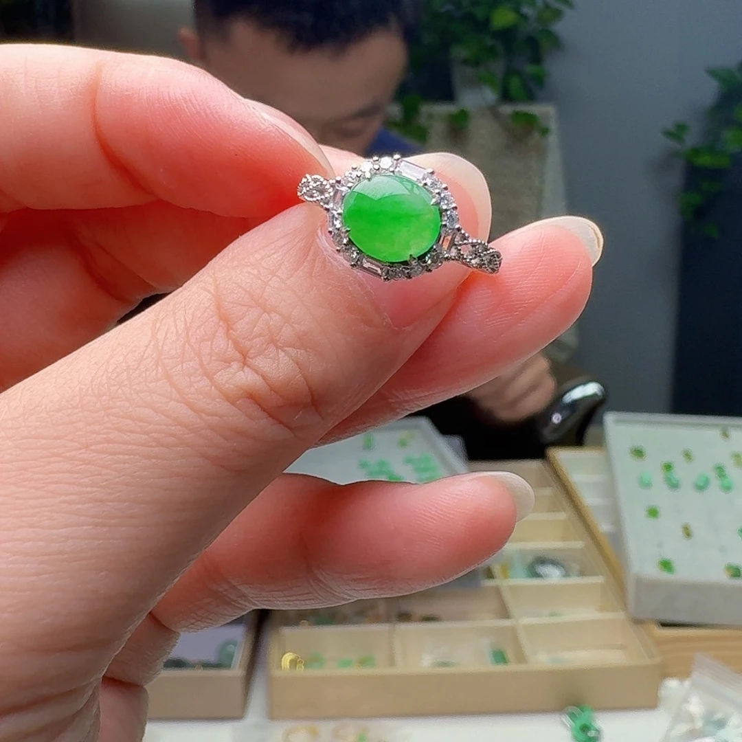 翡翠18K金镶嵌戒指天然