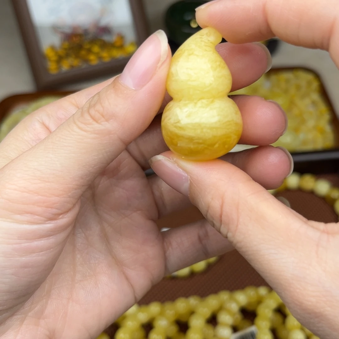 蜜蜡未镶嵌珠宝奇石