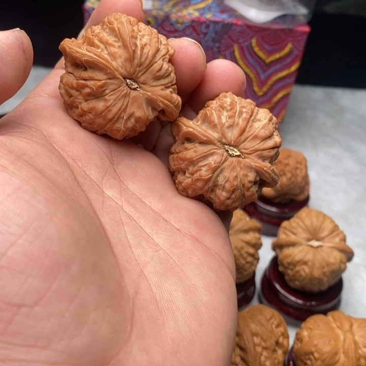 用***4文玩核桃把件42血麒麟