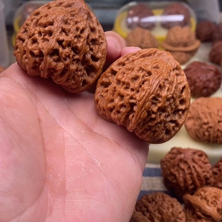 文玩核桃把件o****?核桃