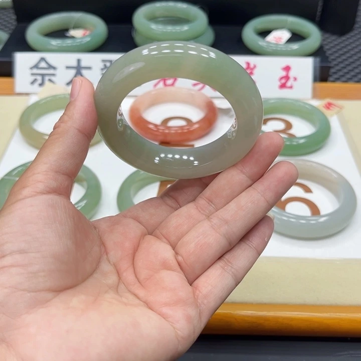 石英质玉手镯未镶嵌一****5