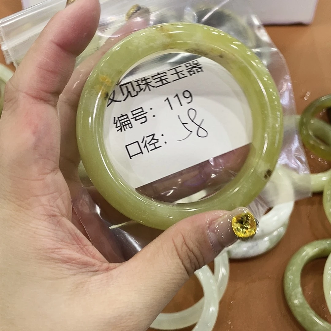 蛇纹石玉未镶嵌手镯