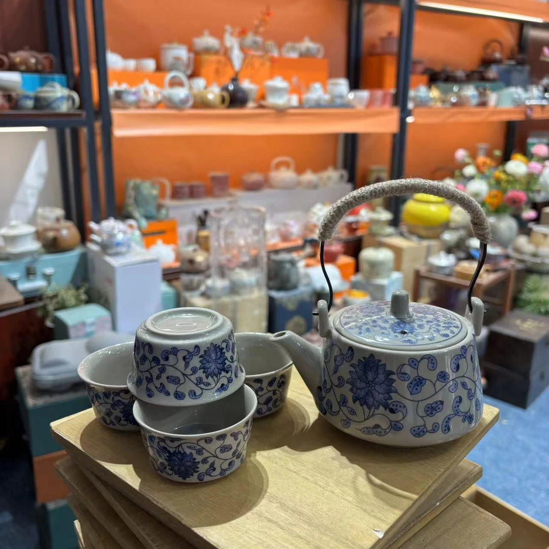 友名 复古陶瓷草木灰青花缠枝莲提梁一壶四杯无礼盒不带包-5269