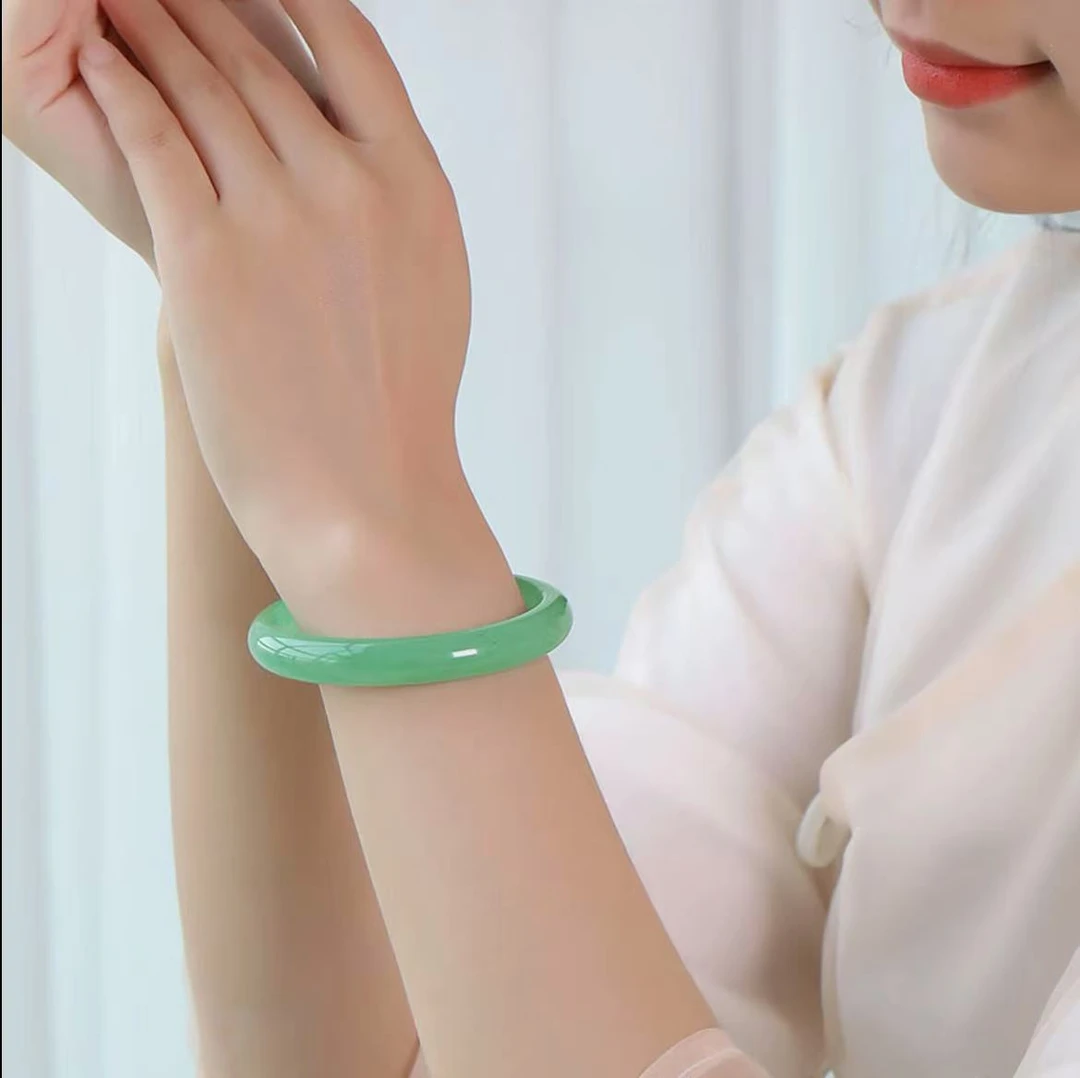 新疆 老坑翠绿 东陵玉 贵妃手镯摆件复古精美国风（多样性发其一）