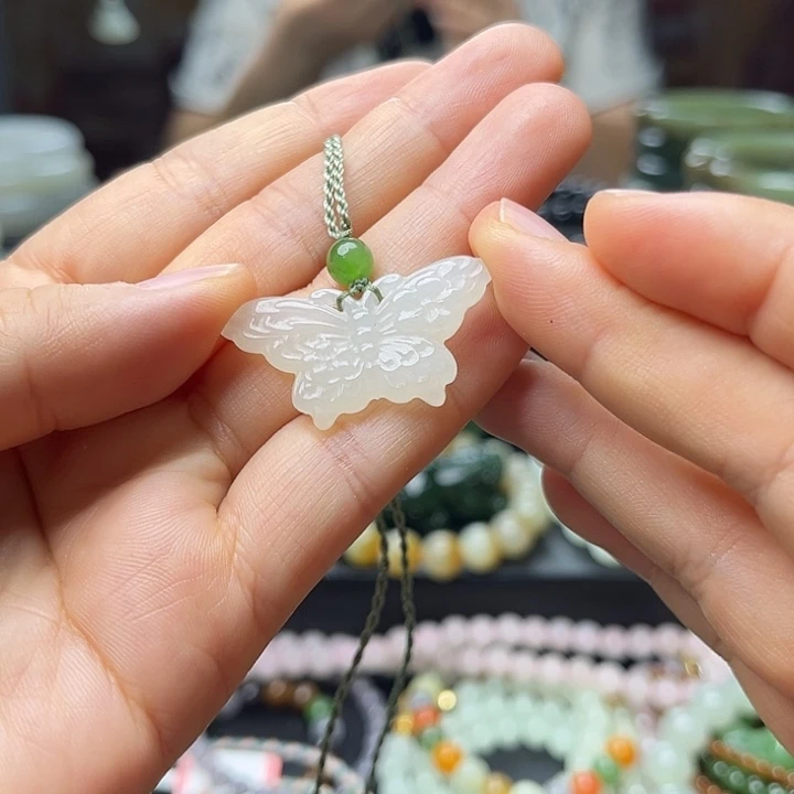 泓***钰和田玉未镶嵌颈饰