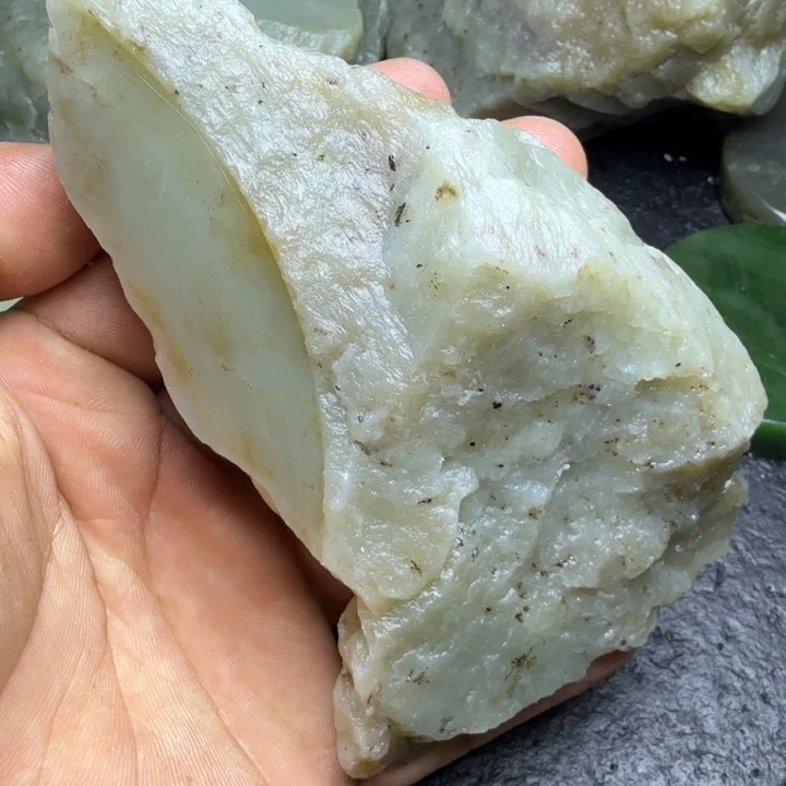 和田玉（糖玉）未镶嵌珠宝奇石