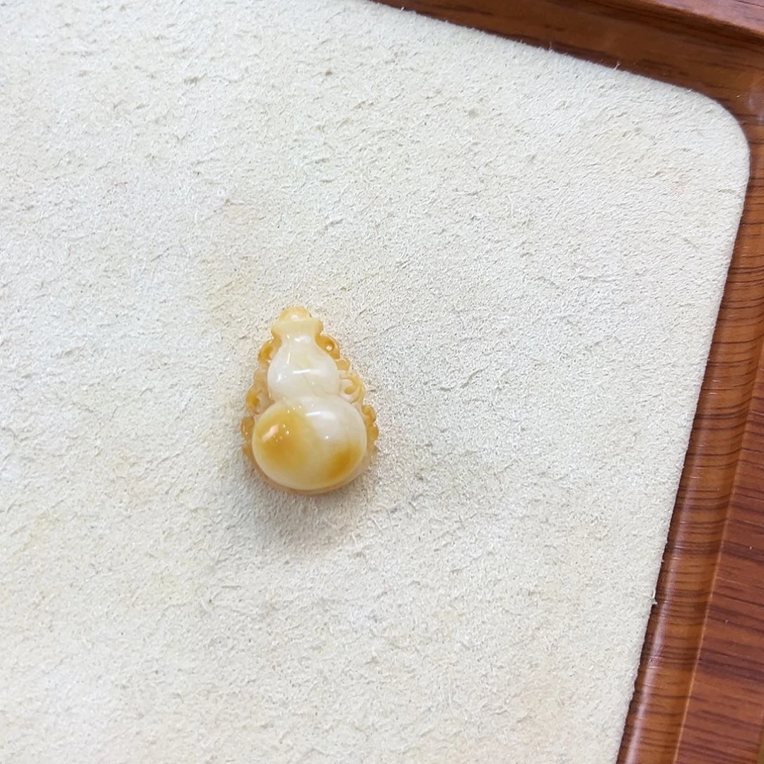 蜜蜡未镶嵌珠宝奇石