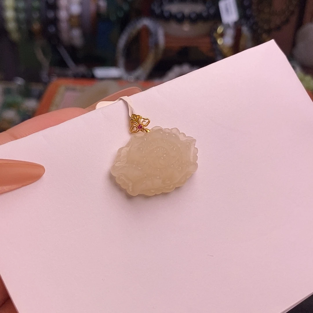 和田玉未镶嵌颈饰藕粉老熟料红粉金镶牡丹花