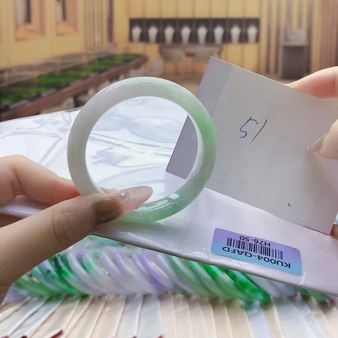 翡翠手镯未镶嵌gyuyuihjjjjkkn