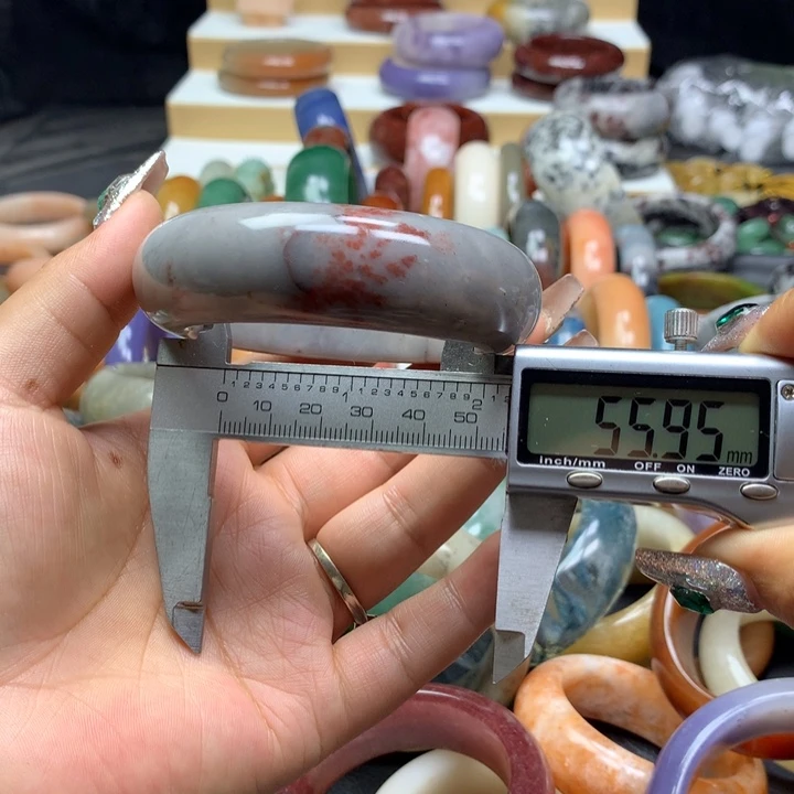 未镶嵌手镯石英质玉