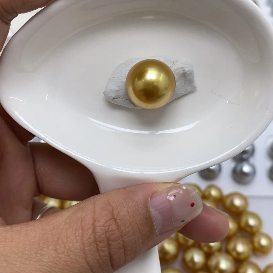 裸珠海水珍珠13.1，炫绿