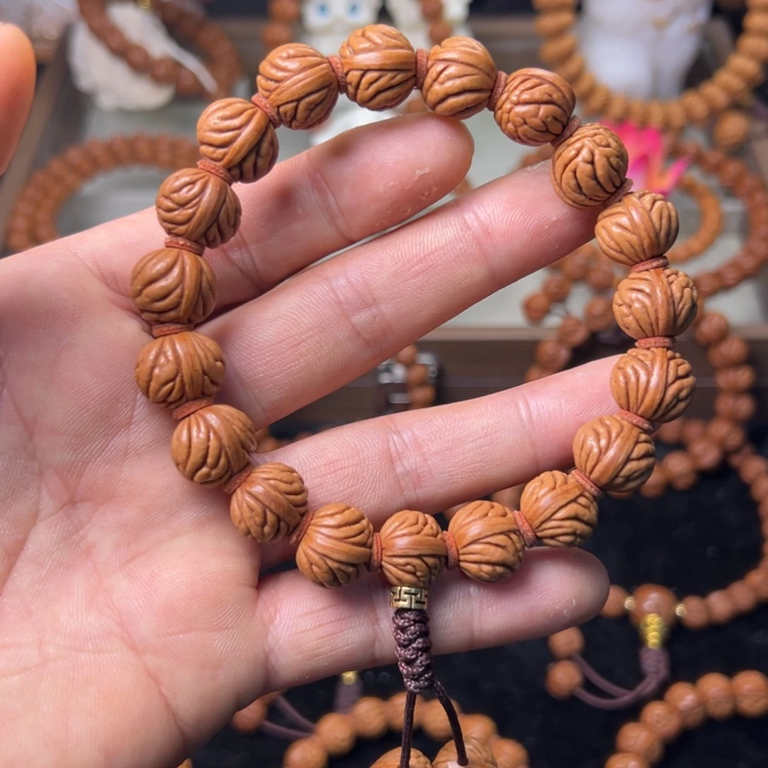 桃核吊坠14野生桃核手持