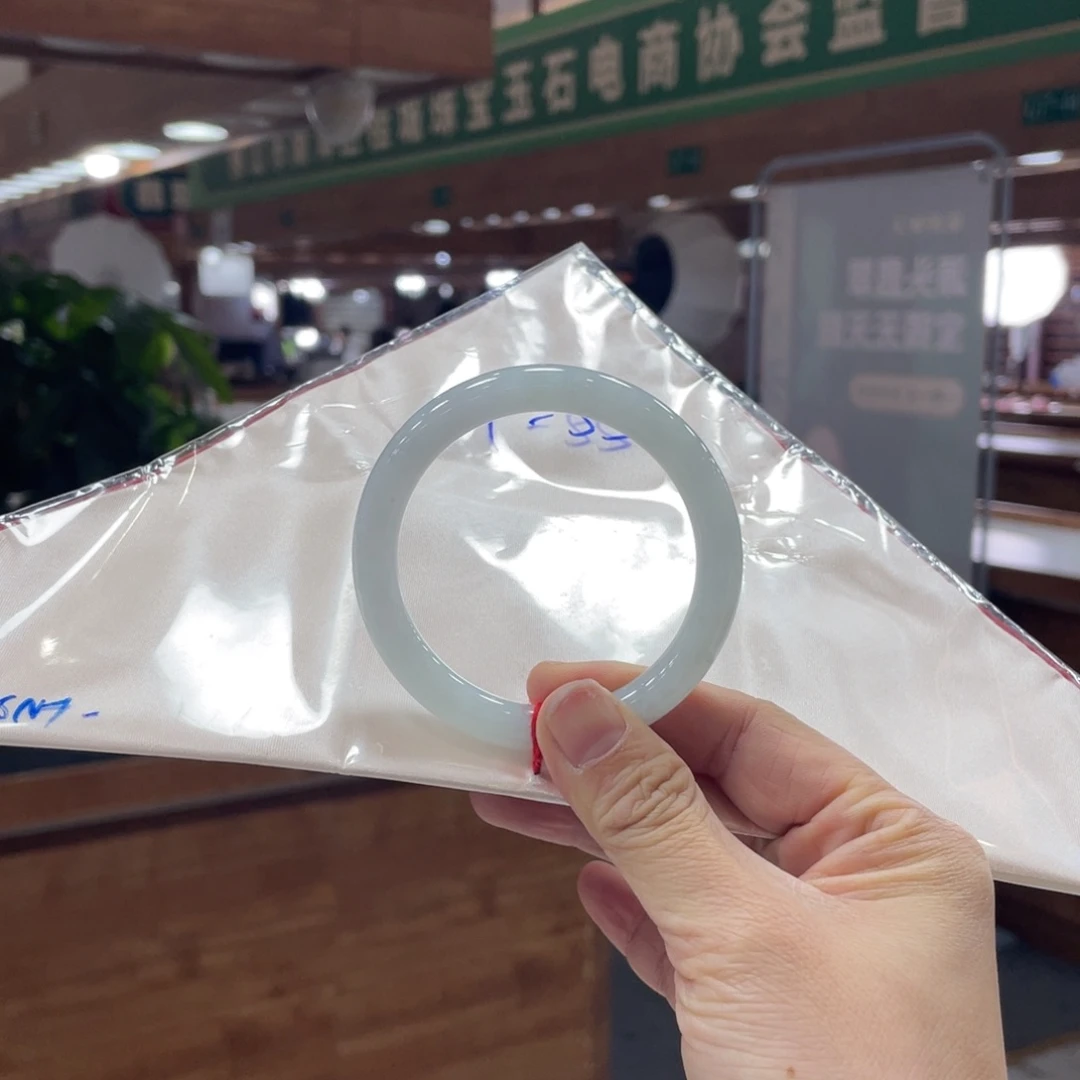 初***心翡翠未镶嵌手镯翡翠