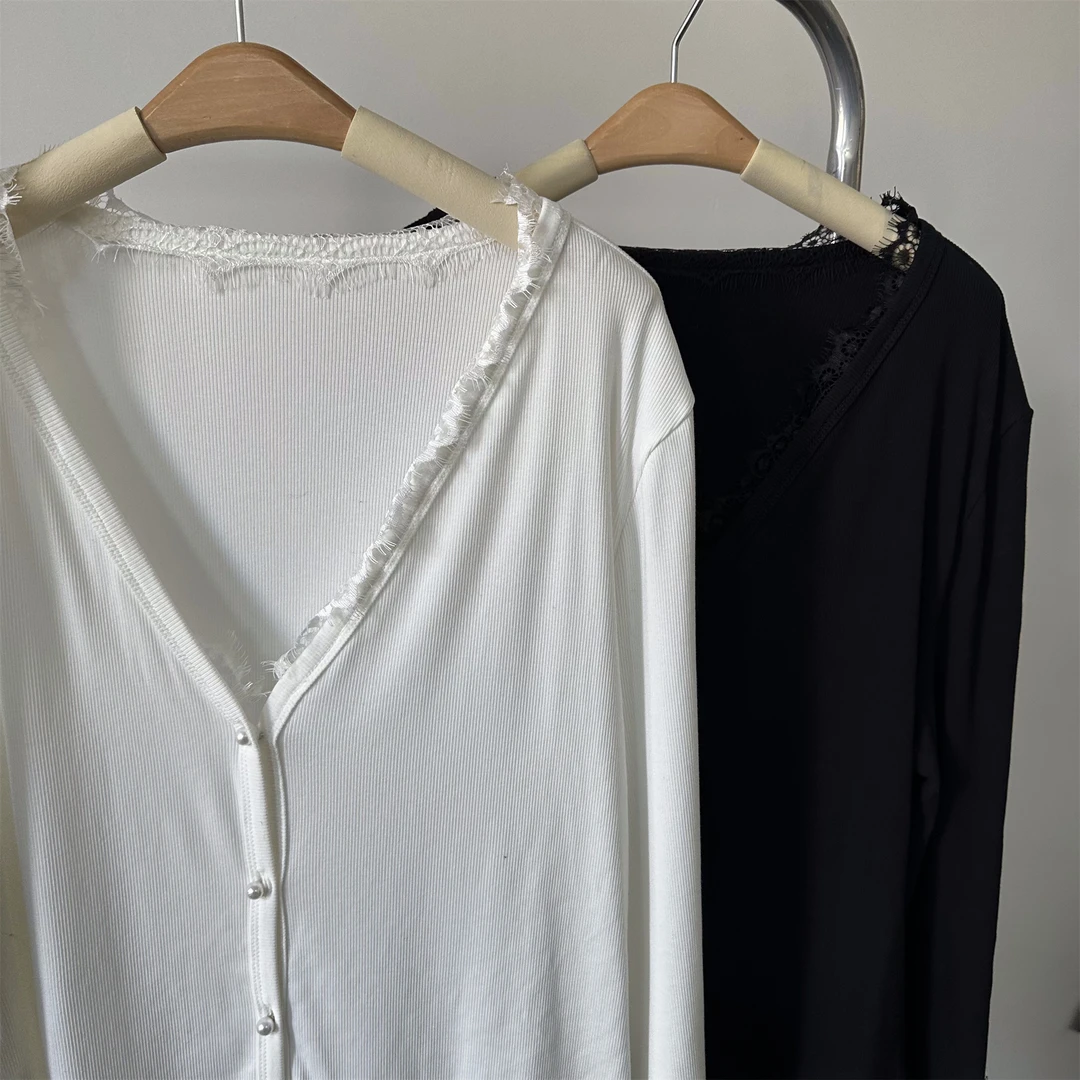 【瘦瘦】纯欲风V领蕾丝边拼接开衫女秋装小心机内搭上衣S0961