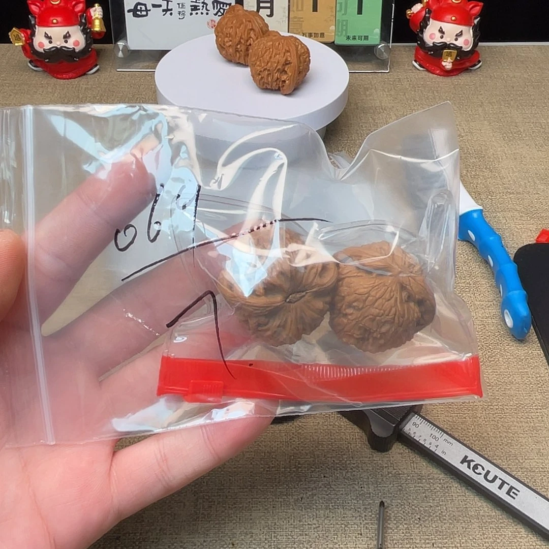 文玩核桃吊坠37白狮子