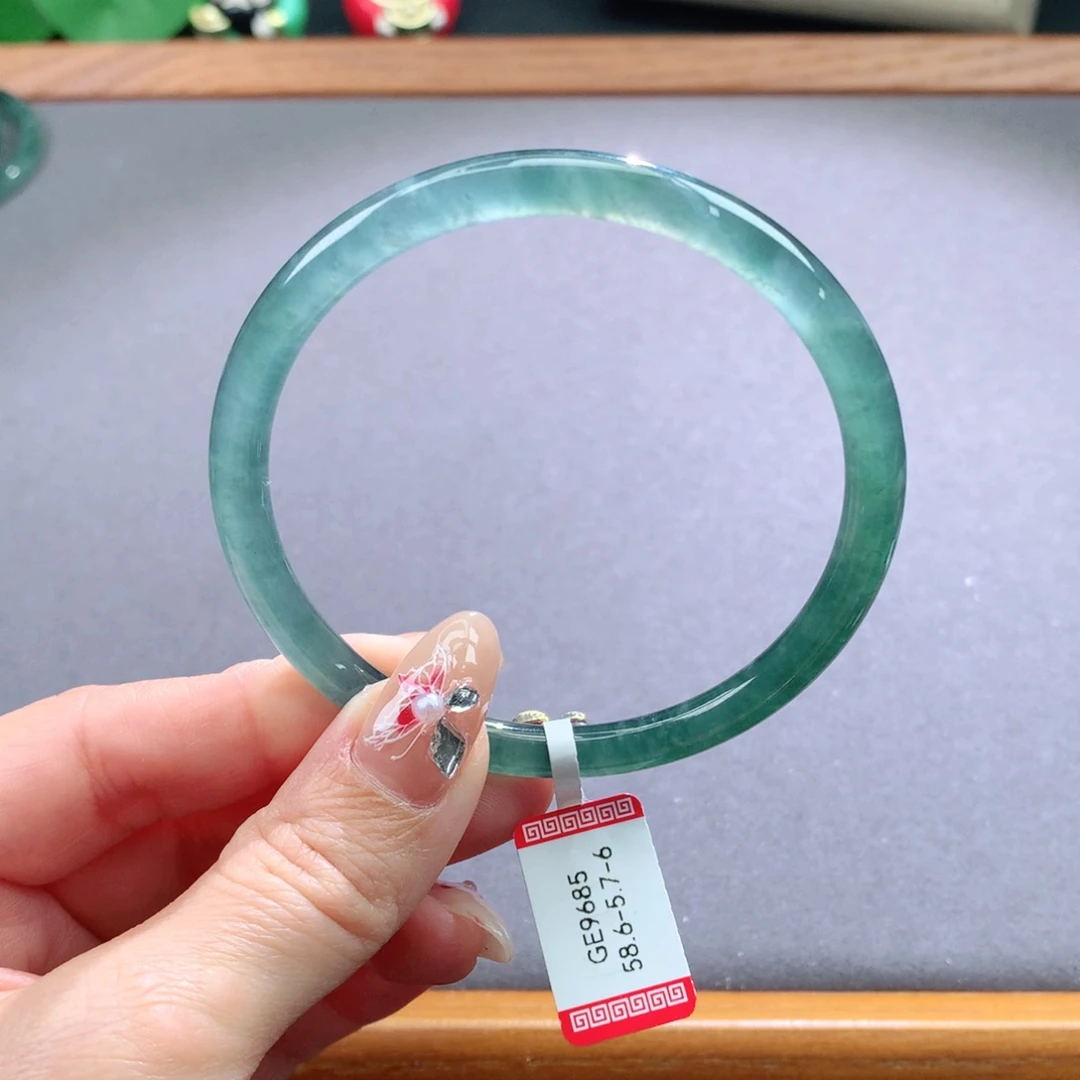 翡翠手镯未镶嵌天然翡翠手镯