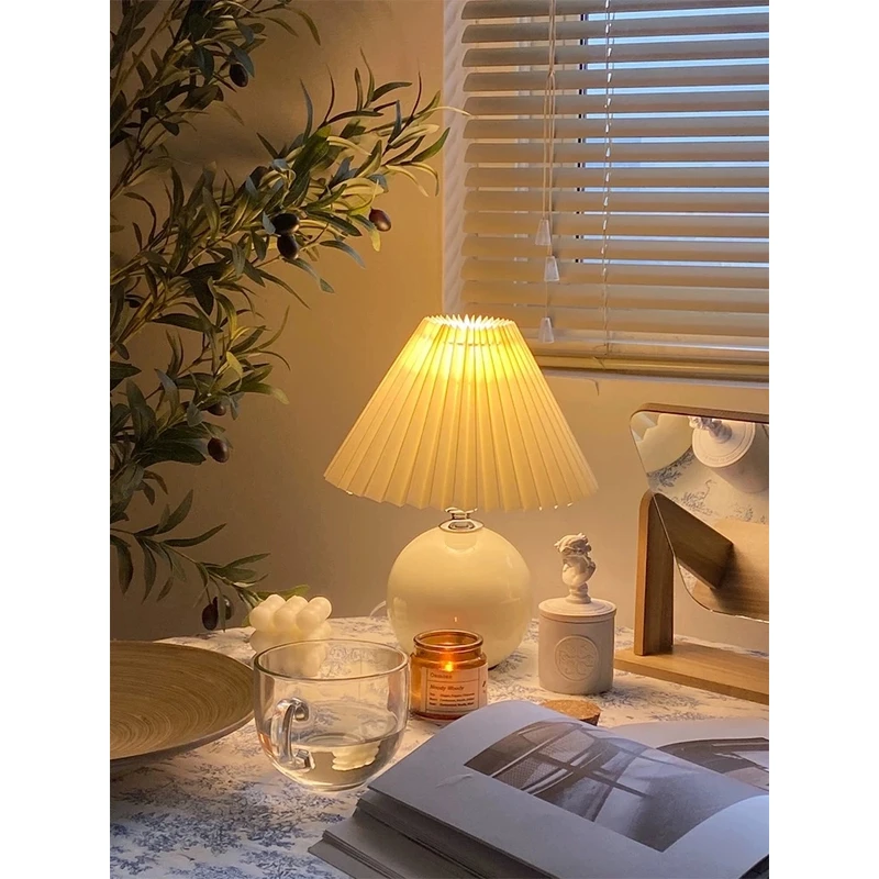 【一灯良品】台灯床头百褶卧室小夜灯北欧网红装饰陶瓷氛围感奶油风