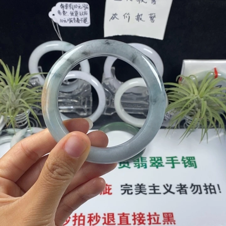 翡翠未镶嵌手镯57号。 55.4圈