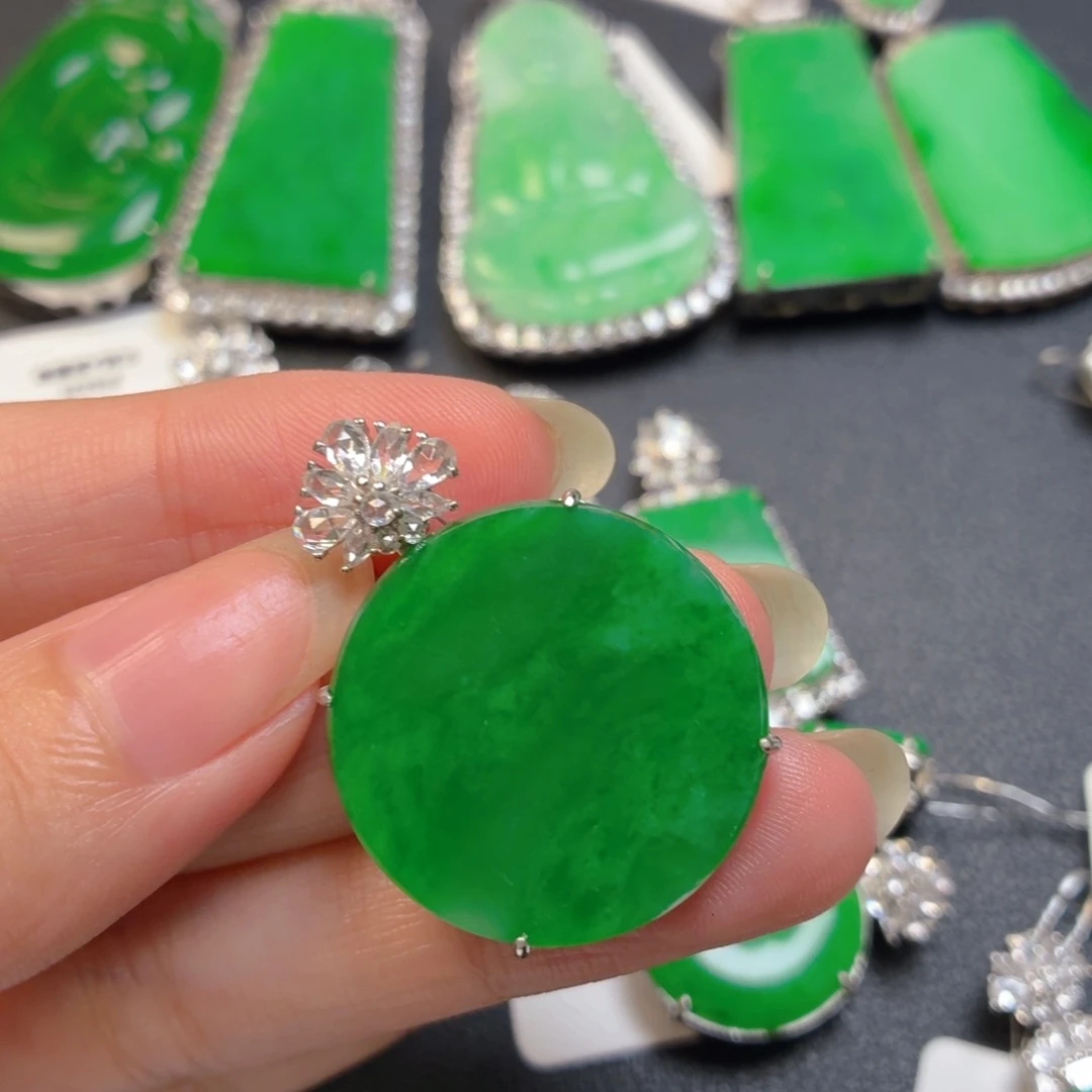 丑***丑翡翠银S925镶嵌颈饰