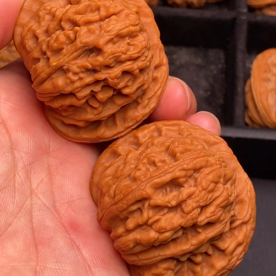 文玩核桃把件秦岭野生核桃