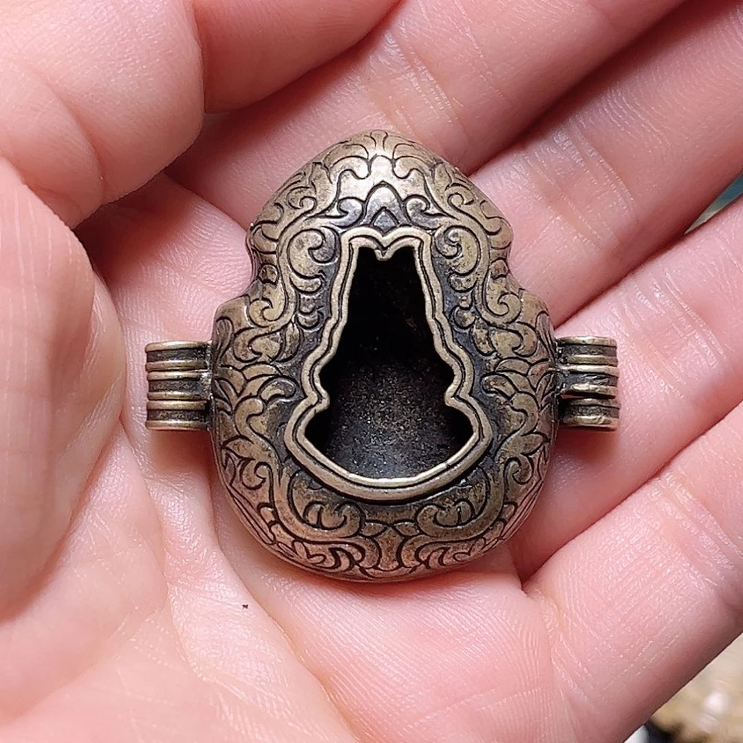 杨*藏地朵朵铜制工艺品