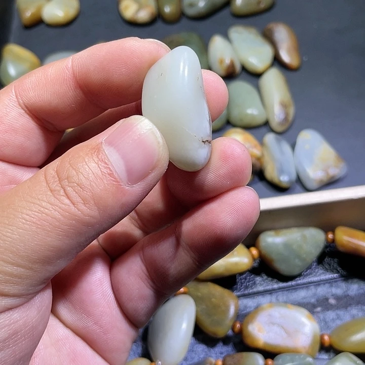 用***5和田玉（子料）未镶嵌颈饰