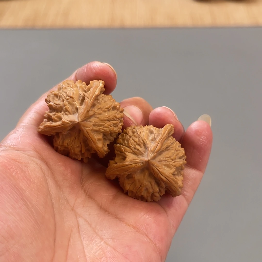 桃核把件35×35×35盘山三棱XM3346