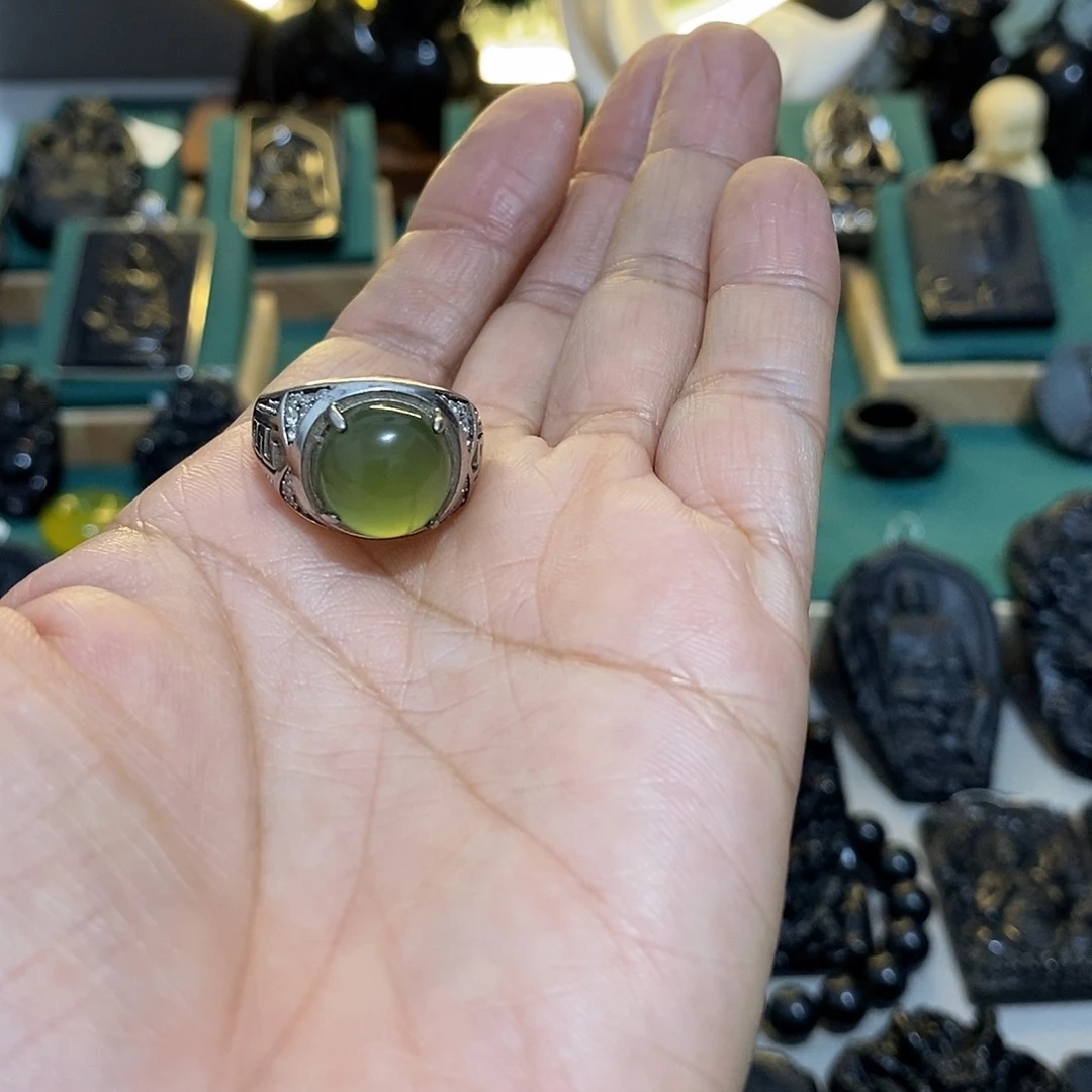 蛇纹石玉颈饰未镶嵌江*?