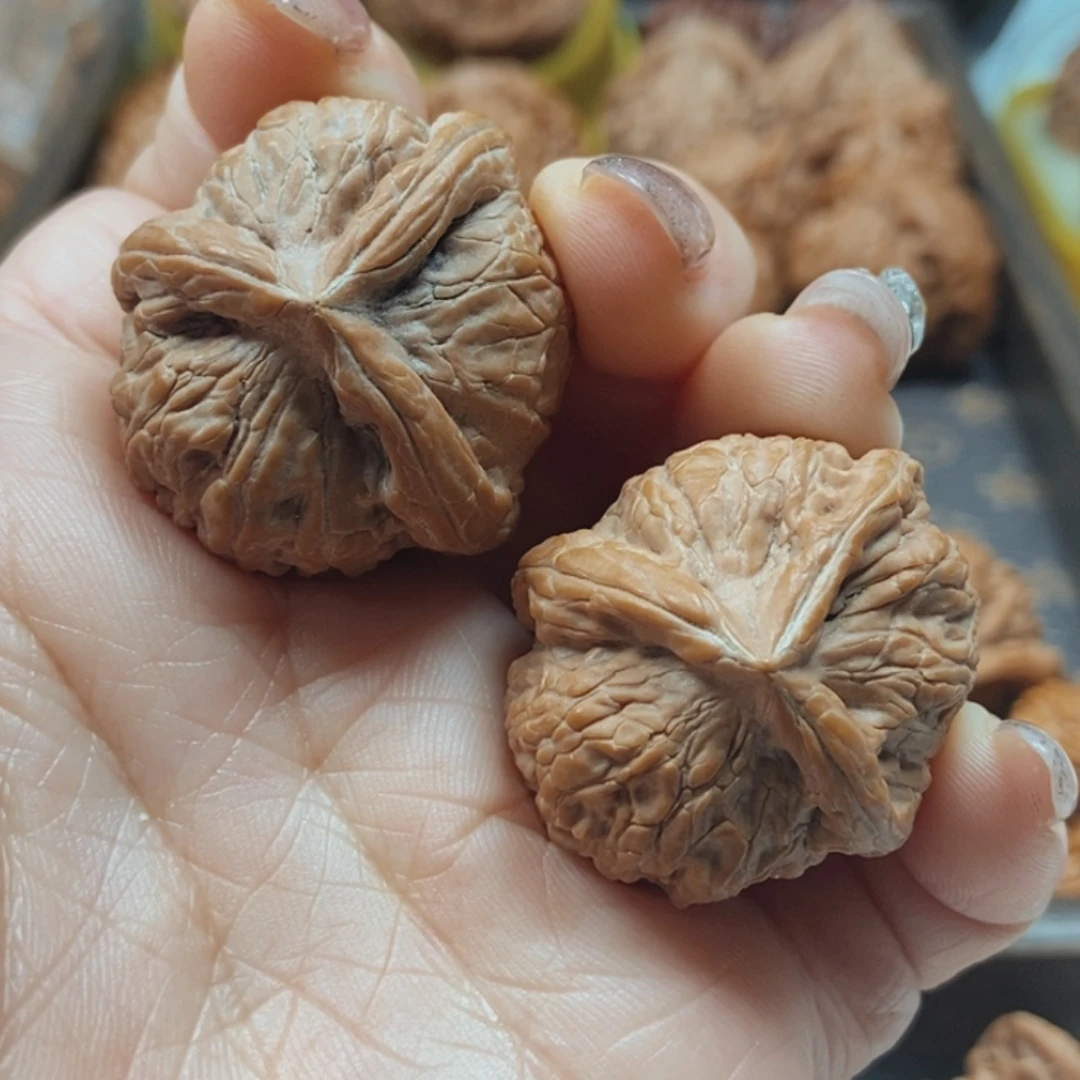 启***财文玩核桃吊坠莲花