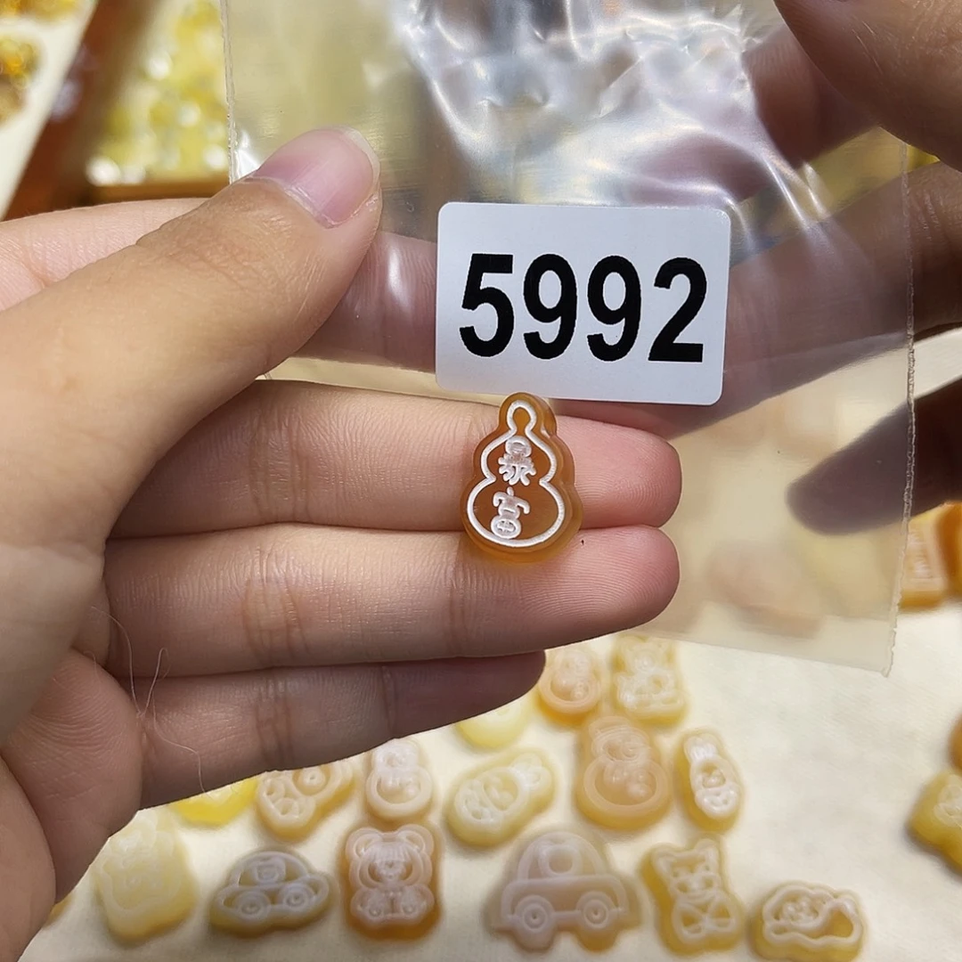 琥珀未镶嵌珠宝奇石