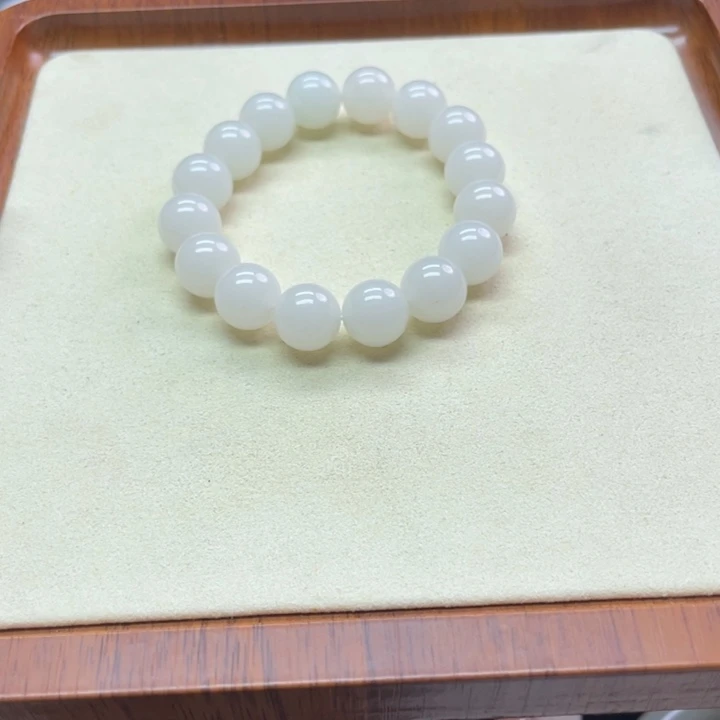 未镶嵌石英岩玉珠宝奇石