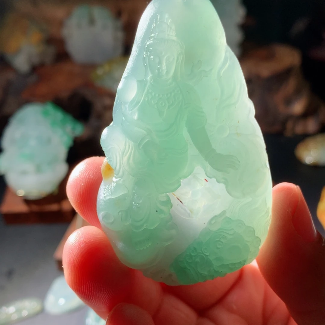 定制翡翠未镶嵌一****。翡翠