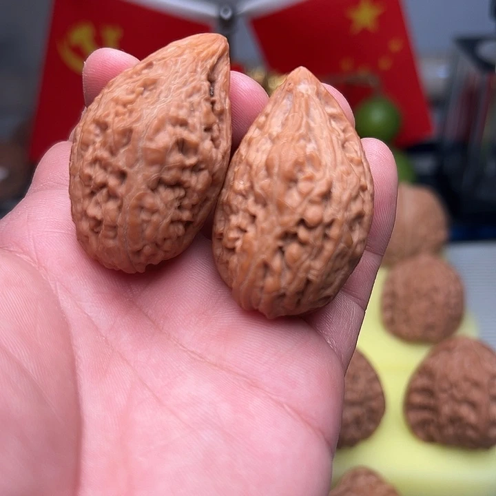 文玩核桃吊坠坐佛