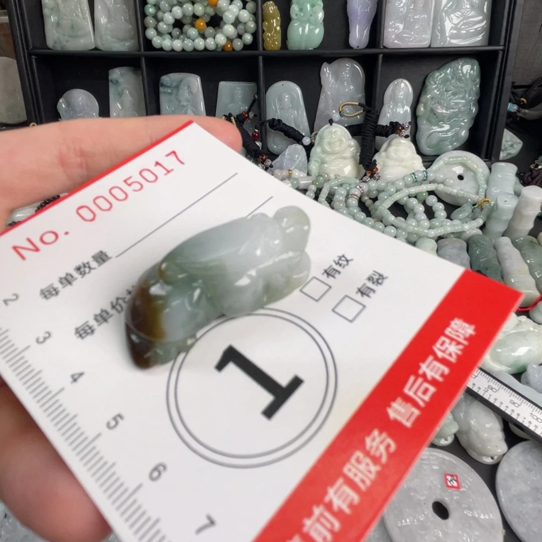 翡翠未镶嵌吊坠(不含链)微瑕