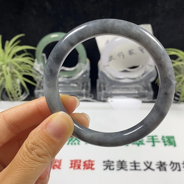 未镶嵌手镯翡翠19号。56.5圈