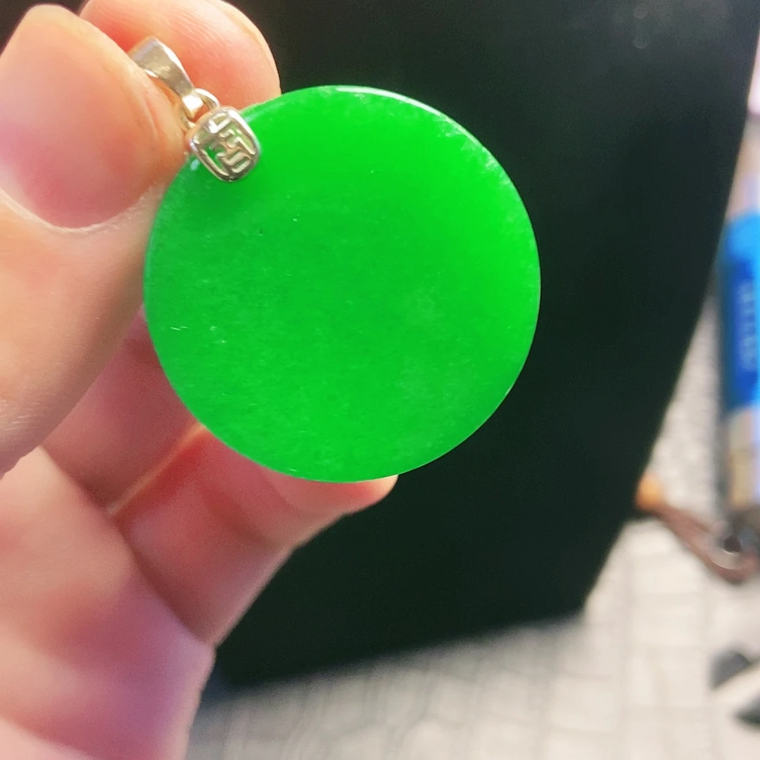 颈饰18K金镶嵌翡翠