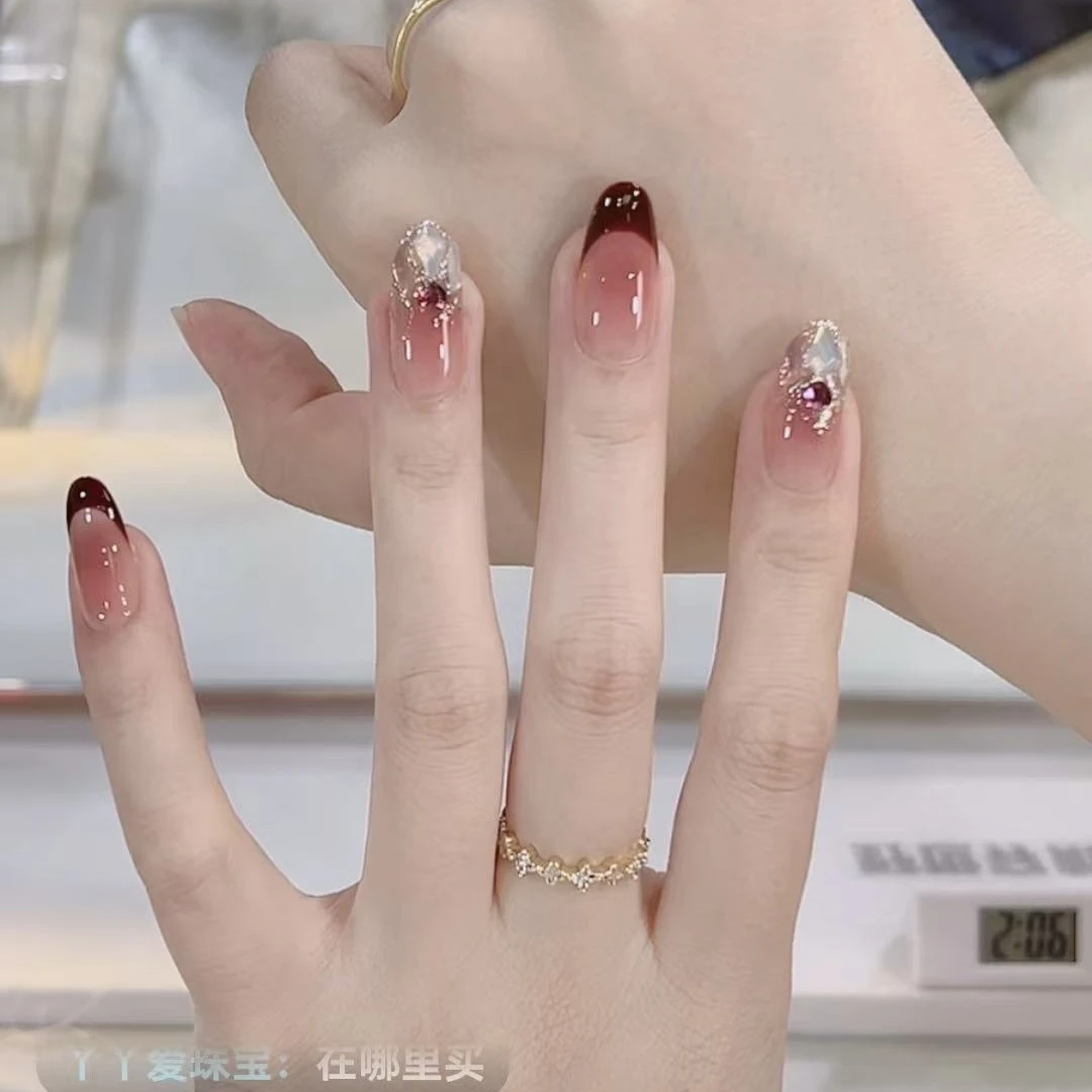 【朱砂痣】野世穿戴甲  红色法式带钻氛围感腮红美甲