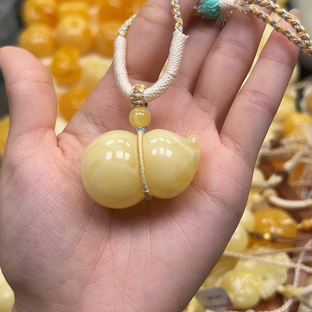 琥珀未镶嵌颈饰蜜蜡