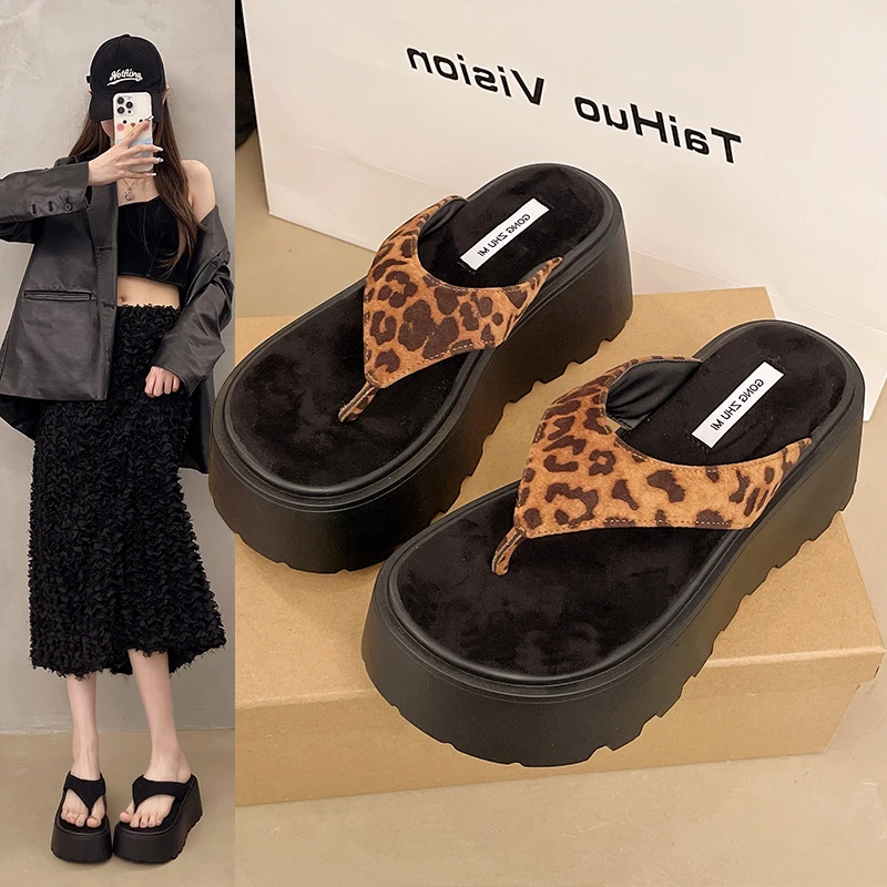 小个子增高海边度假夹趾人字拖厚底夏季松糕坡跟外穿沙滩女凉拖鞋