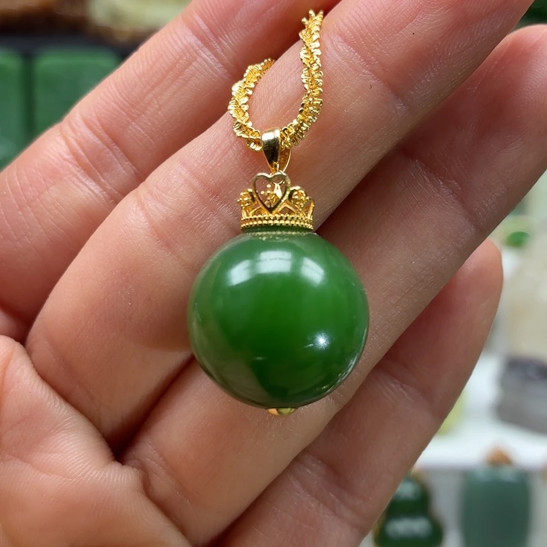 和田玉18K金镶嵌颈饰辣阳绿18