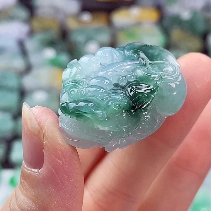 颈饰未镶嵌翡翠天然