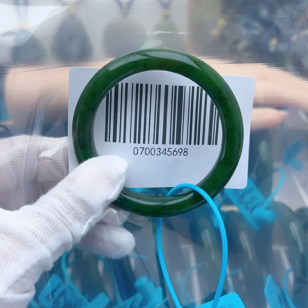 和田玉手镯未镶嵌微瑕53