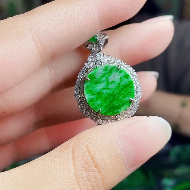 翡翠银S925镶嵌颈饰多样性